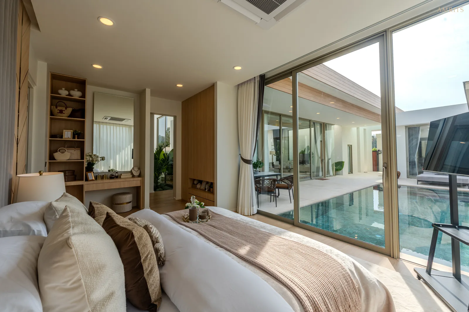 4-bedroom villa, 303 sqm