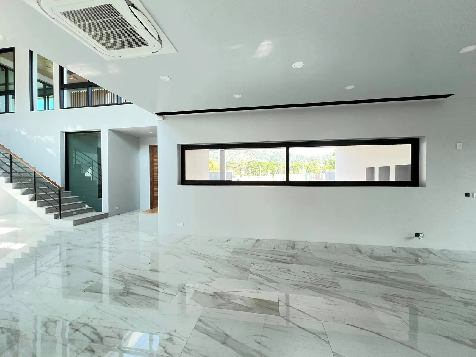 Studio, 760 sqm