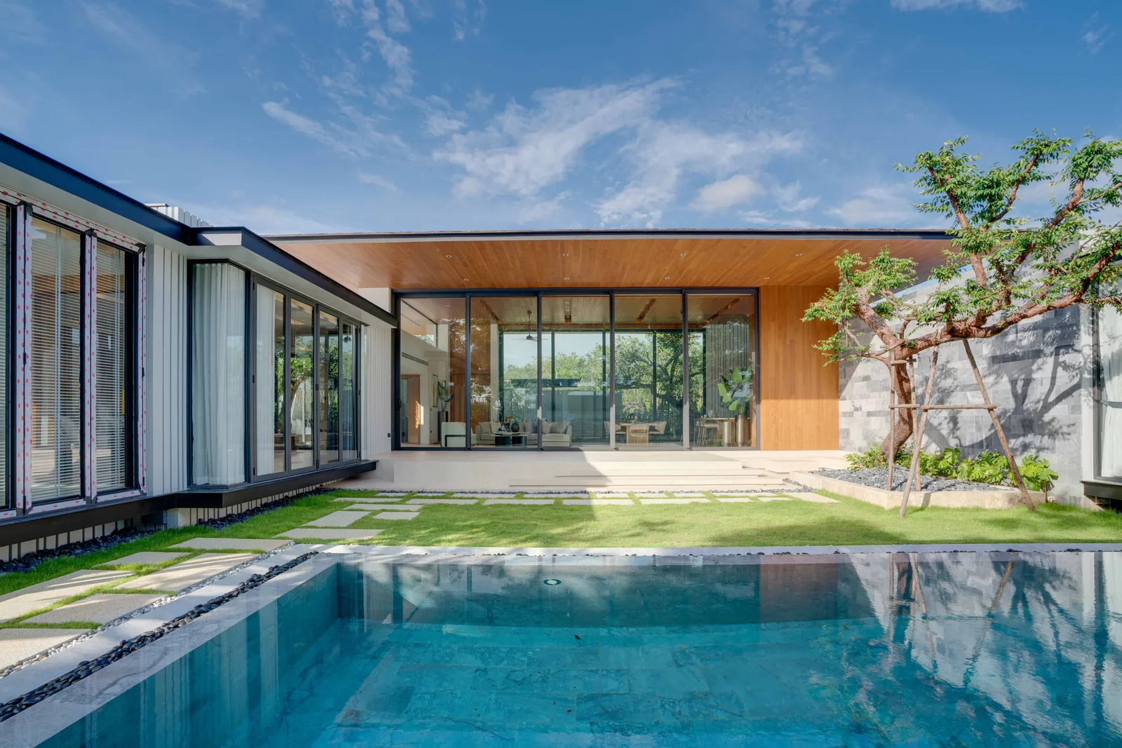7-bedroom villa, 761 sqm