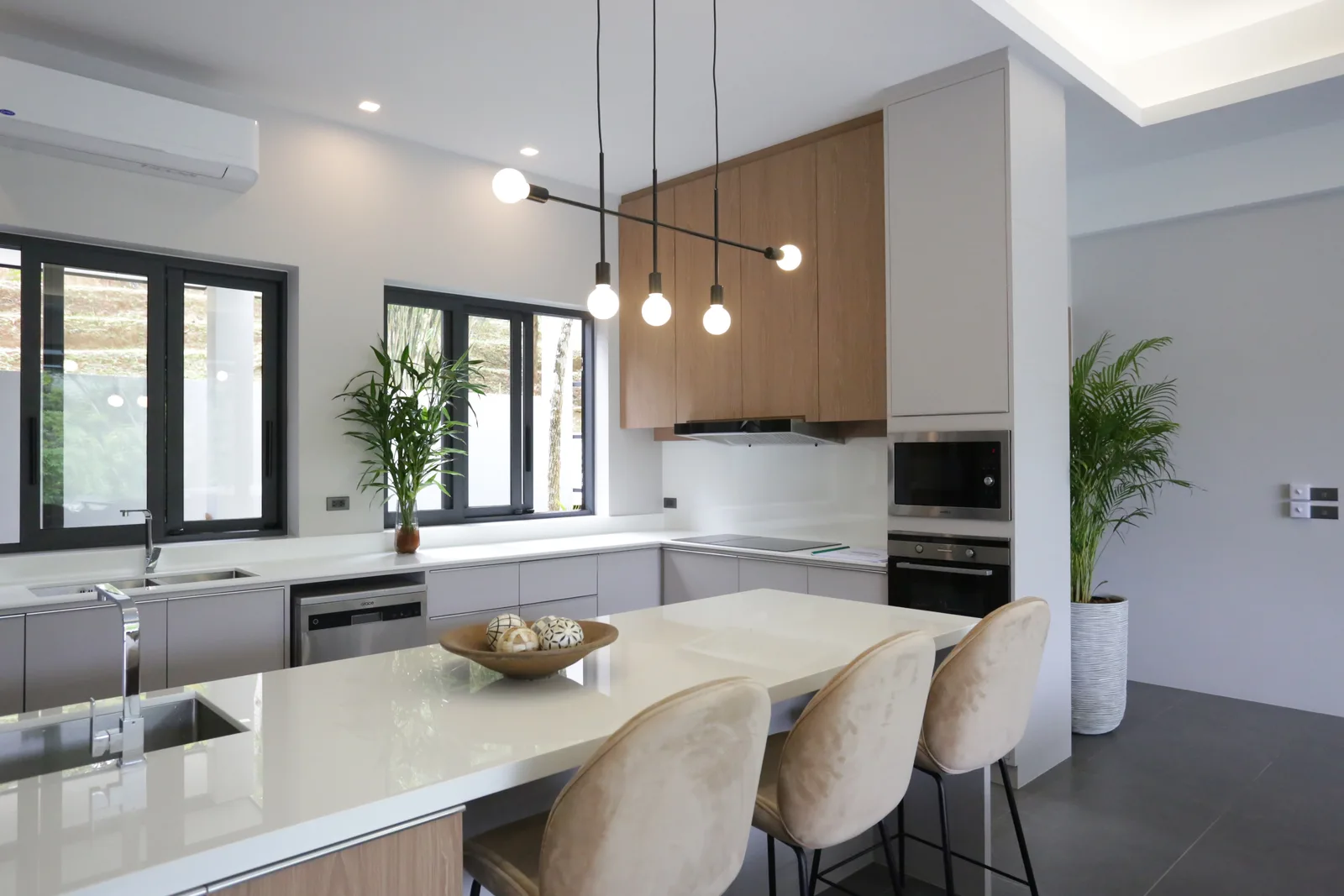 6-bedroom villa, 1450 sqm