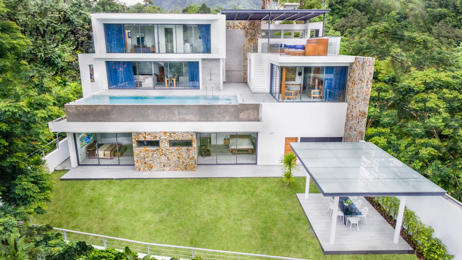 6-bedroom villa, 1050 sqm