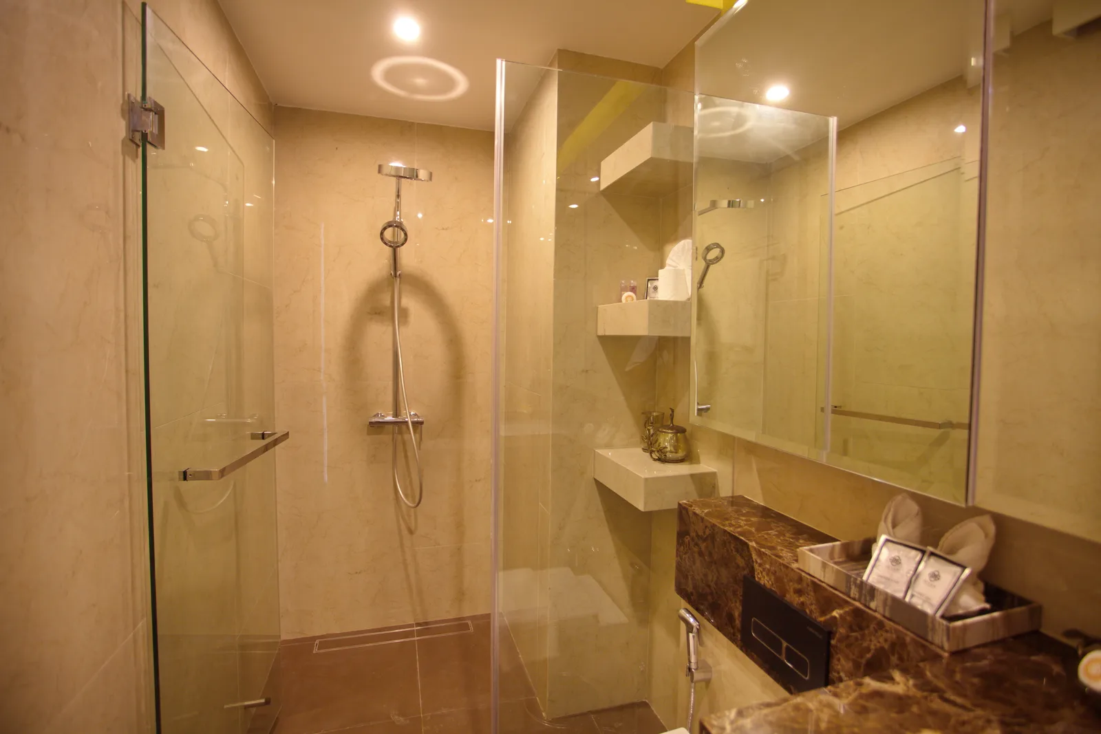 2-bedroom condo, 76 sqm