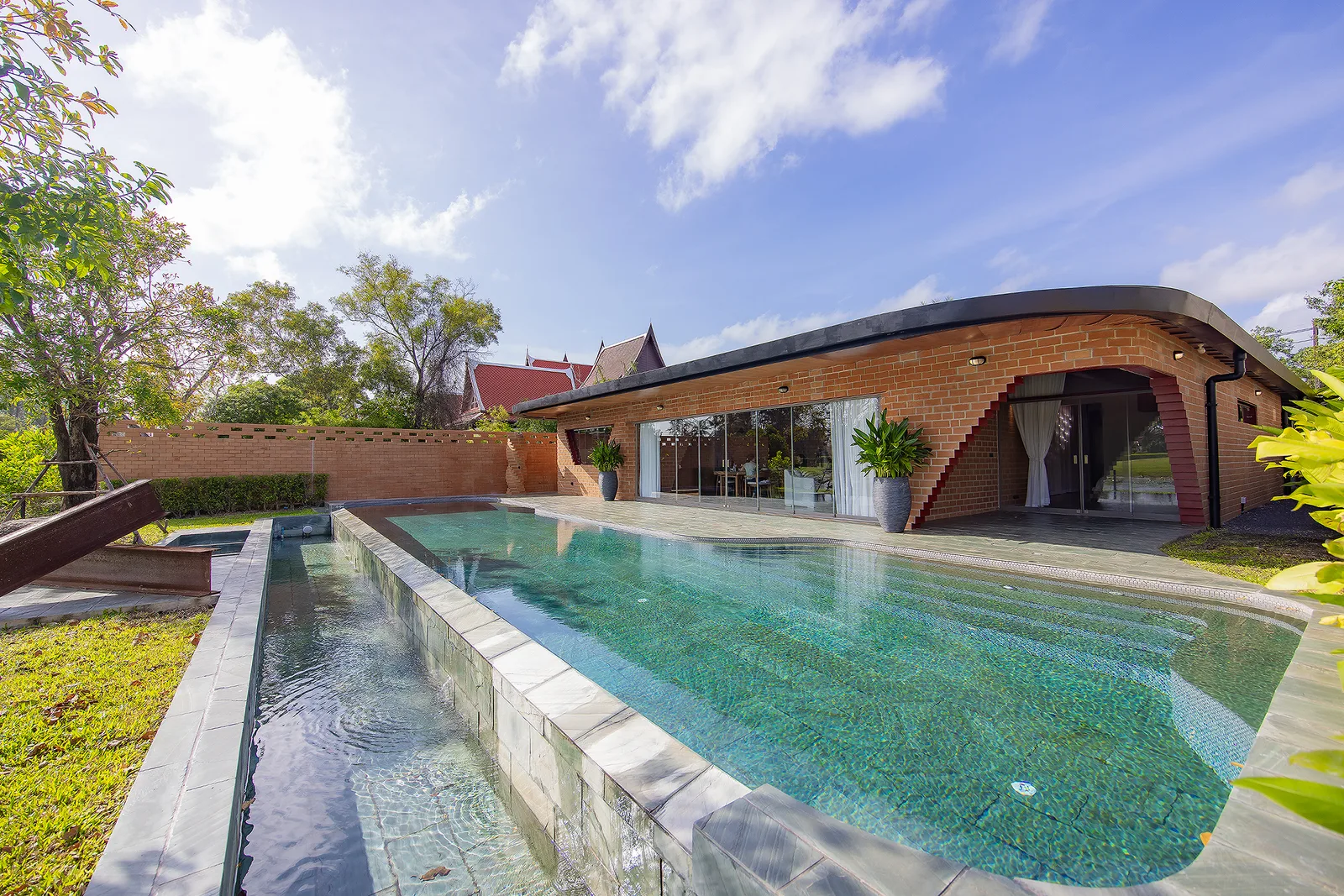 4-bedroom villa, 689 sqm