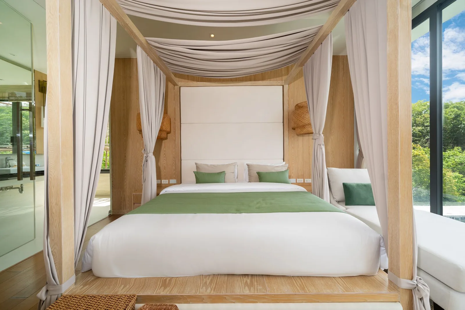 4-bedroom condo, 295 sqm