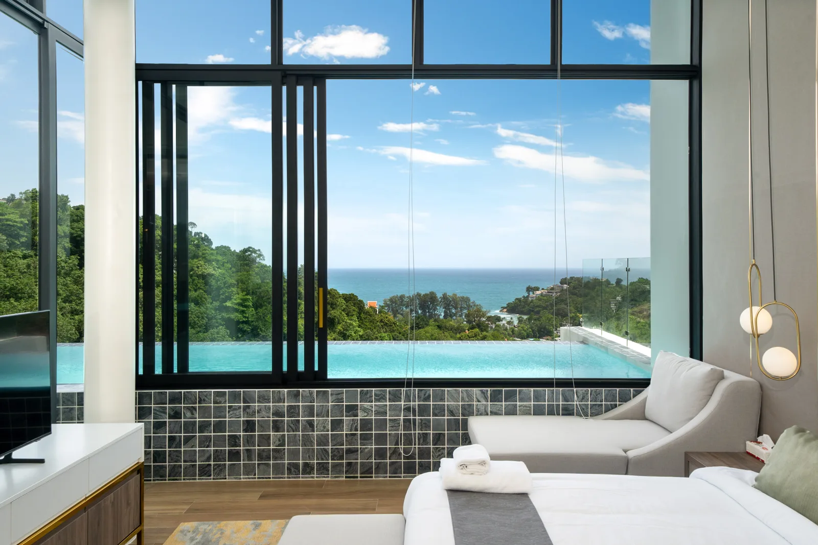 4-bedroom condo, 295 sqm