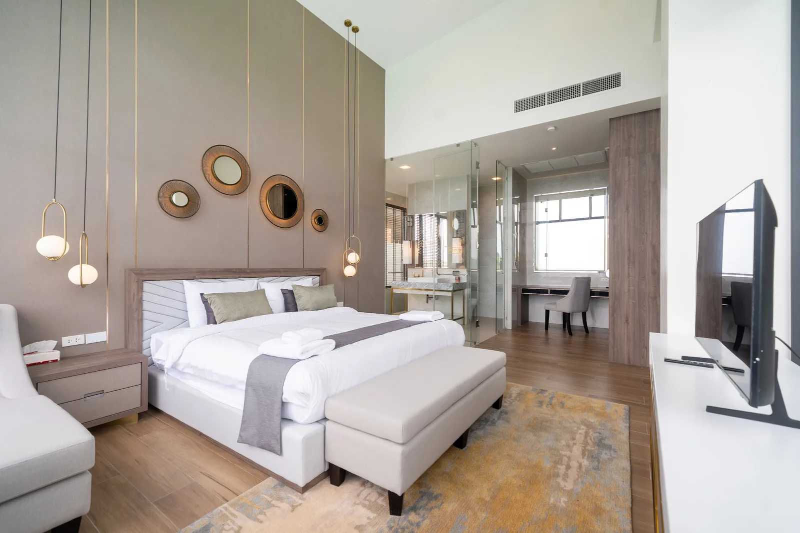 4-bedroom condo, 295 sqm