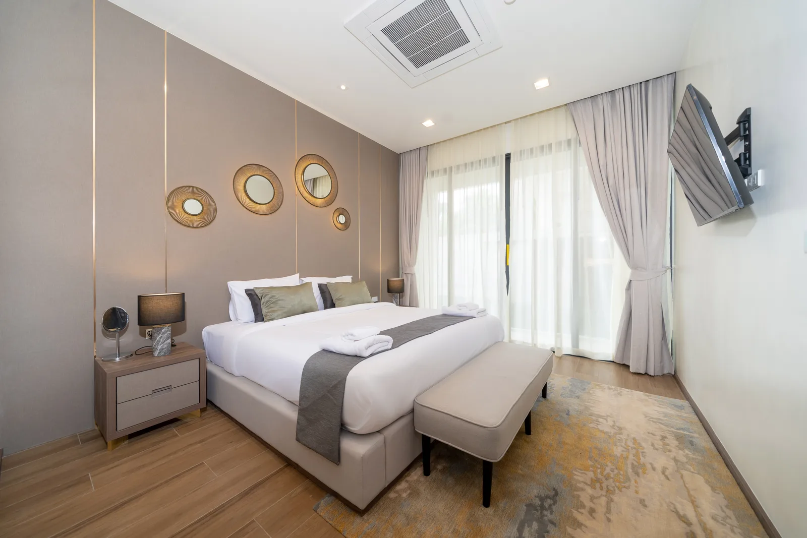 4-bedroom condo, 295 sqm