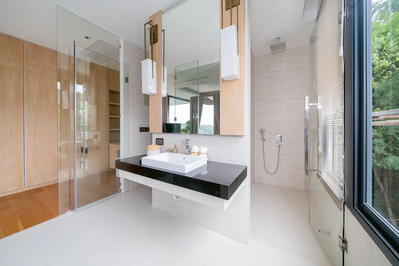 4-bedroom condo, 295 sqm