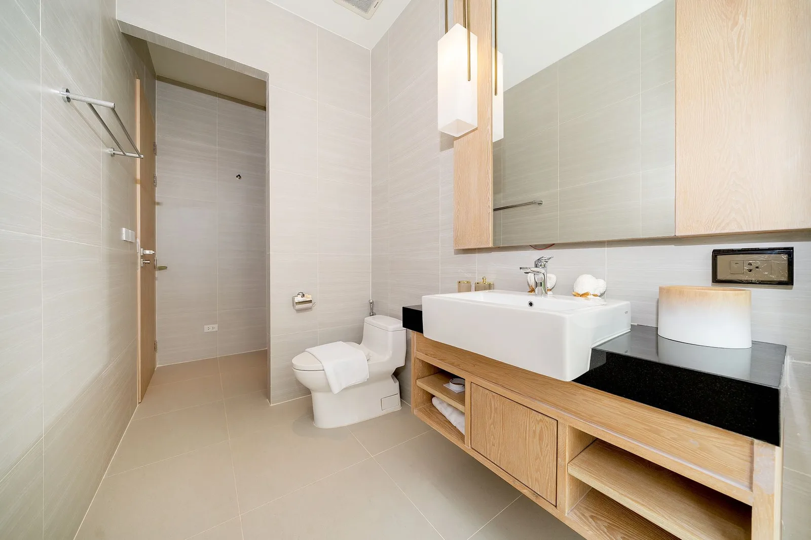 4-bedroom condo, 295 sqm