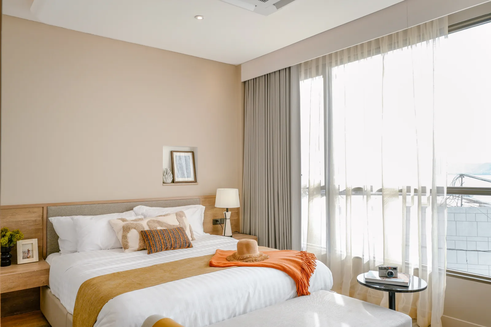 2-bedroom condo, 160 sqm
