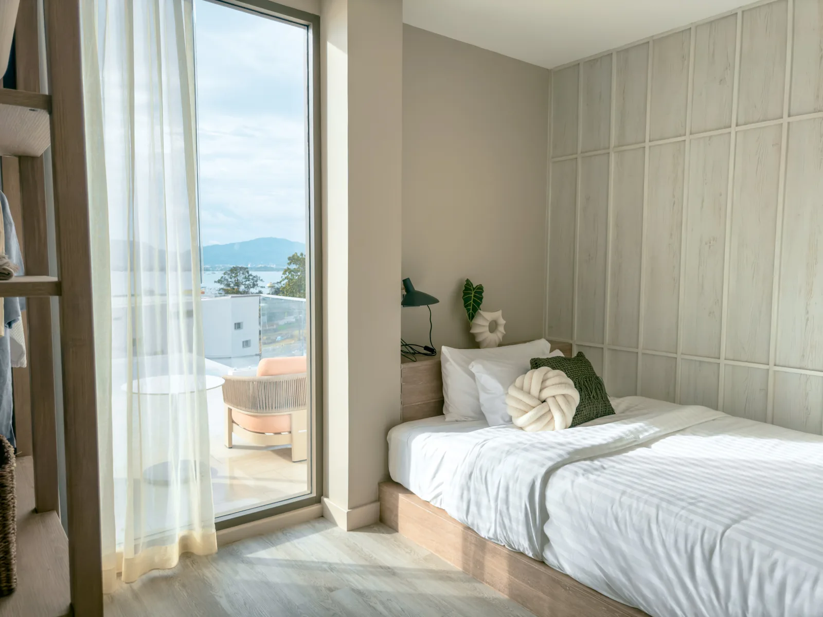 2-bedroom condo, 160 sqm