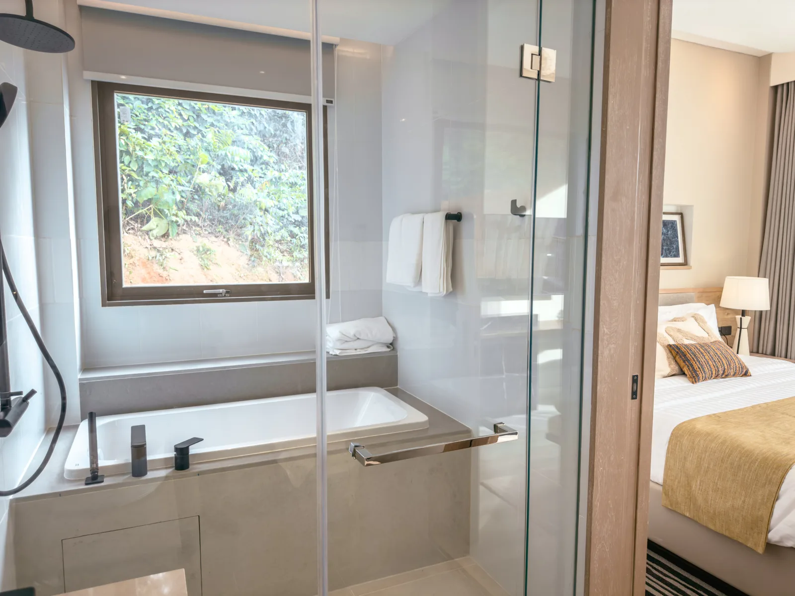 4-bedroom condo, 1060 sqm