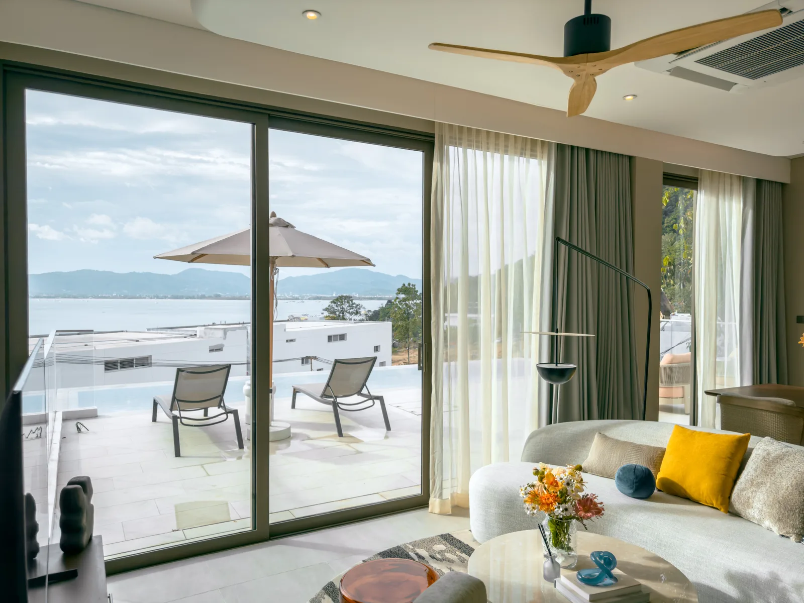 4-bedroom condo, 1060 sqm