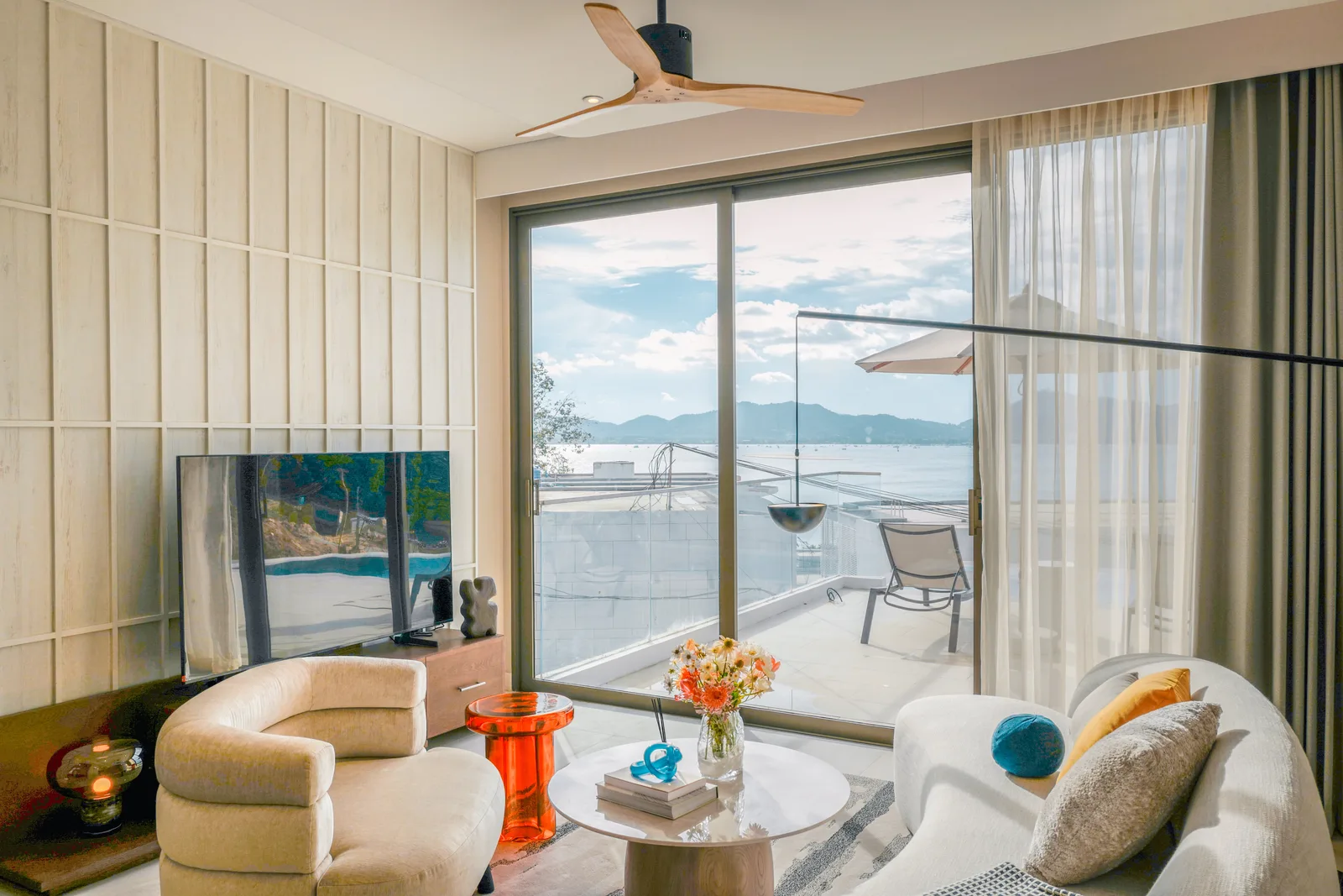 4-bedroom condo, 1060 sqm