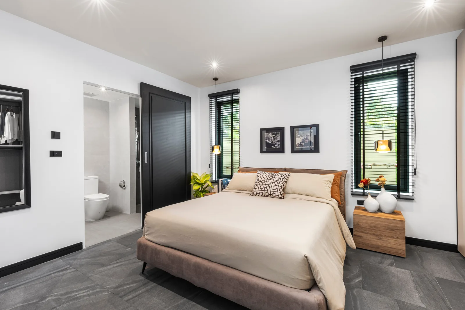 4-bedroom condo, 376 sqm