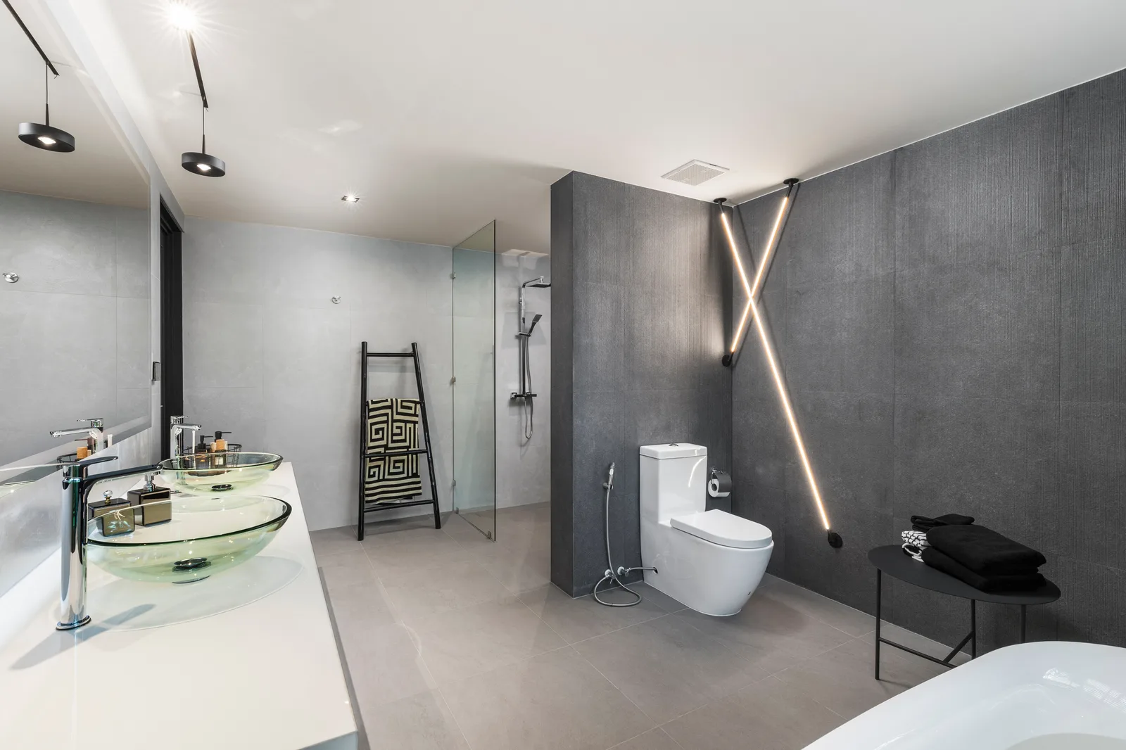 4-bedroom condo, 376 sqm