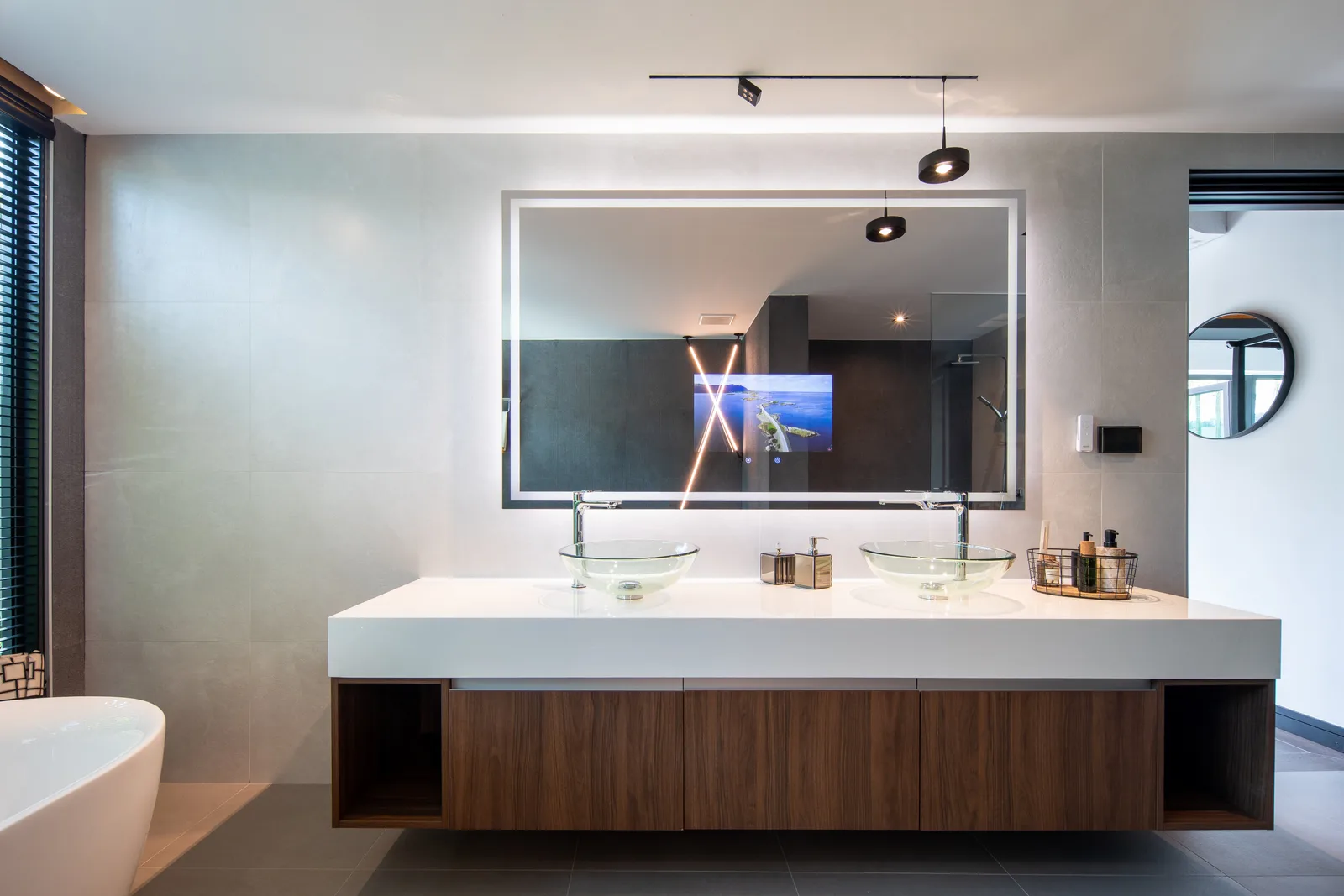 4-bedroom condo, 376 sqm