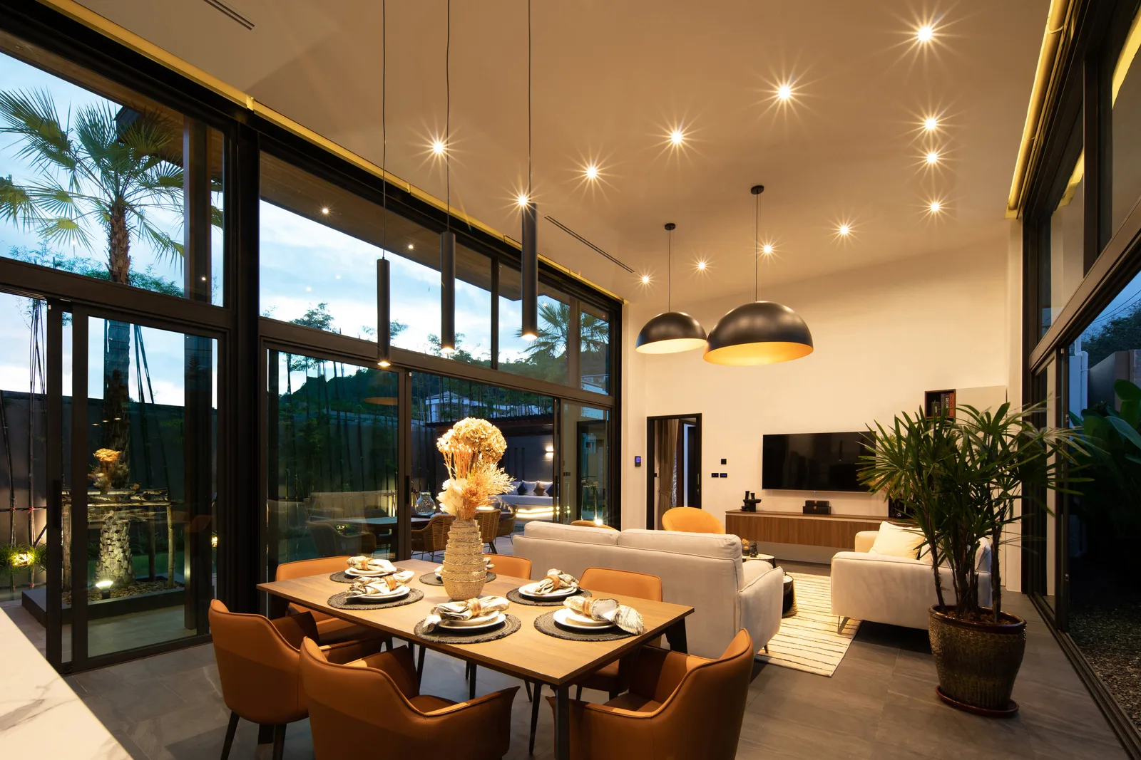 4-bedroom condo, 376 sqm