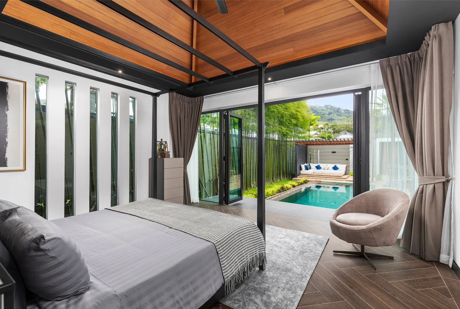 4-bedroom condo, 376 sqm