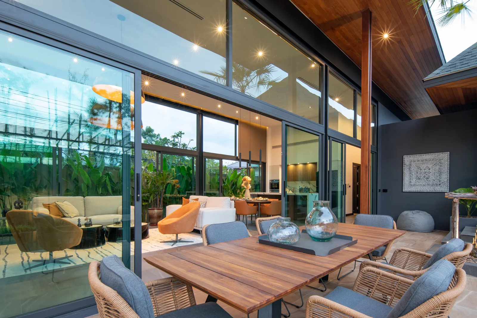 4-bedroom condo, 376 sqm