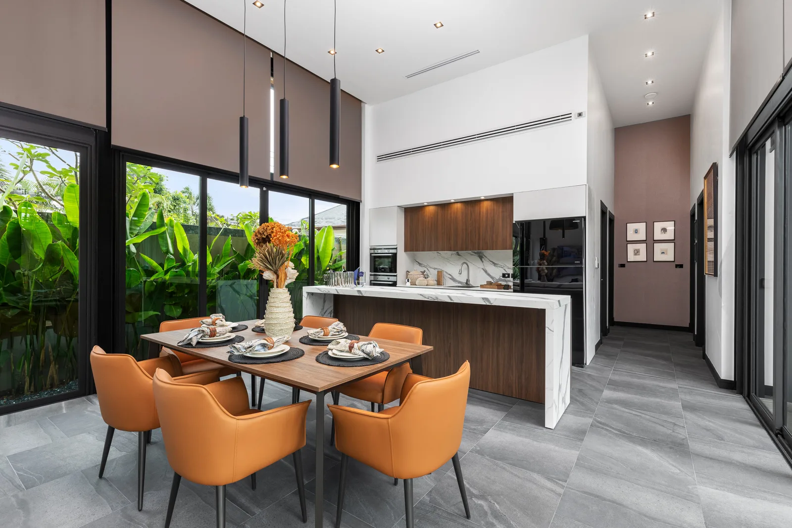 4-bedroom condo, 376 sqm