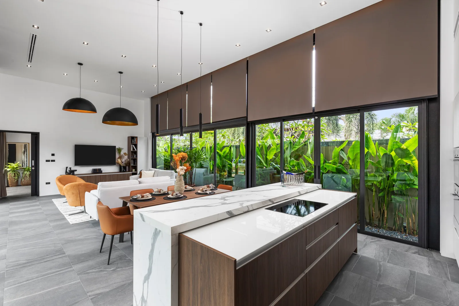 4-bedroom condo, 376 sqm