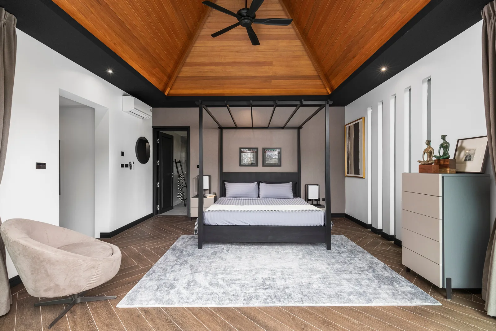 4-bedroom condo, 376 sqm