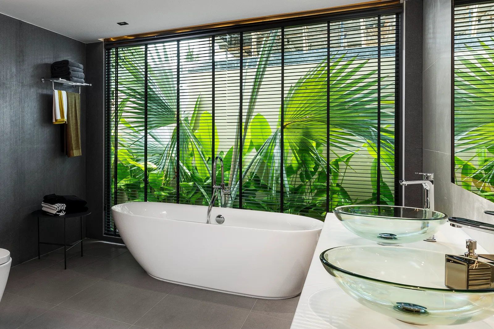 4-bedroom condo, 376 sqm