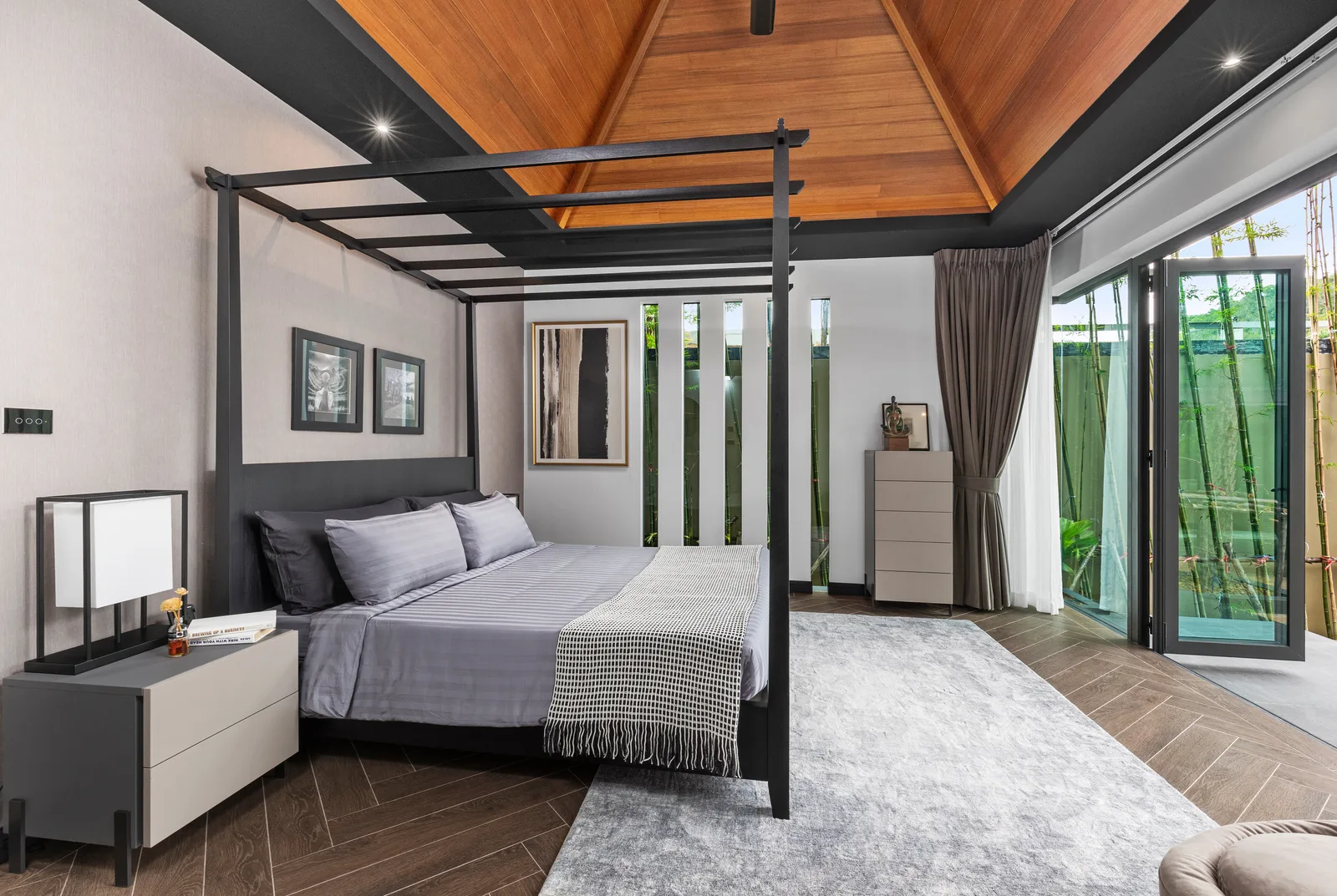 4-bedroom condo, 376 sqm