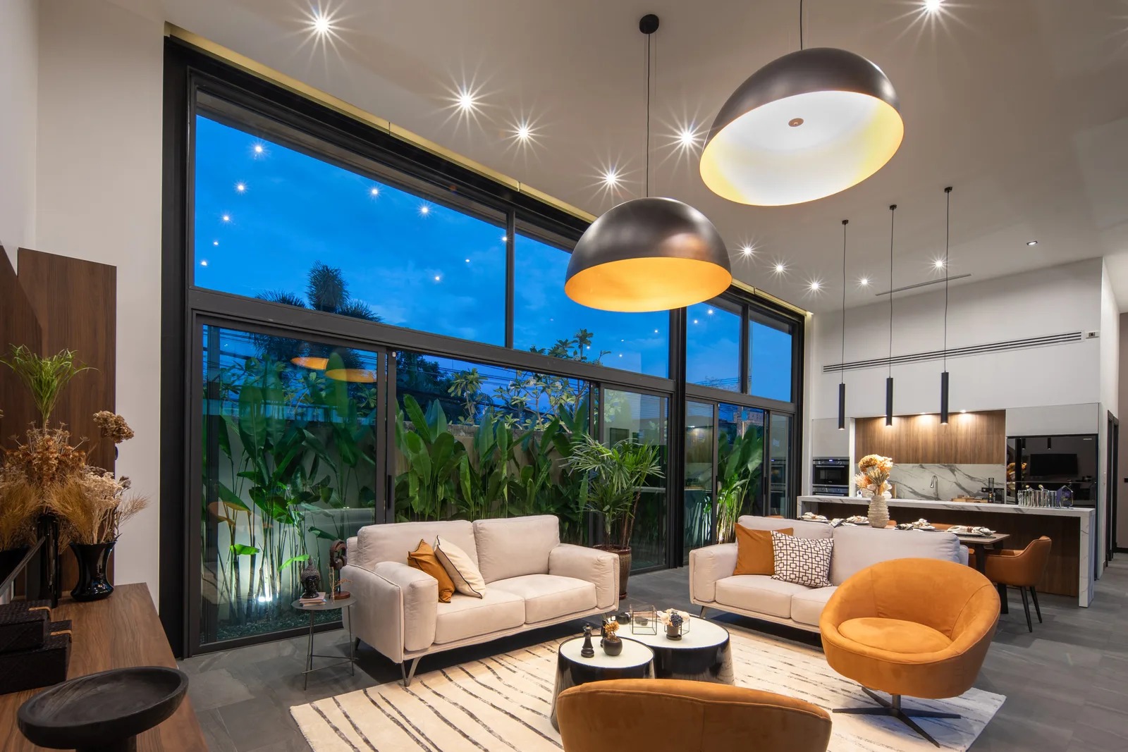 4-bedroom condo, 376 sqm