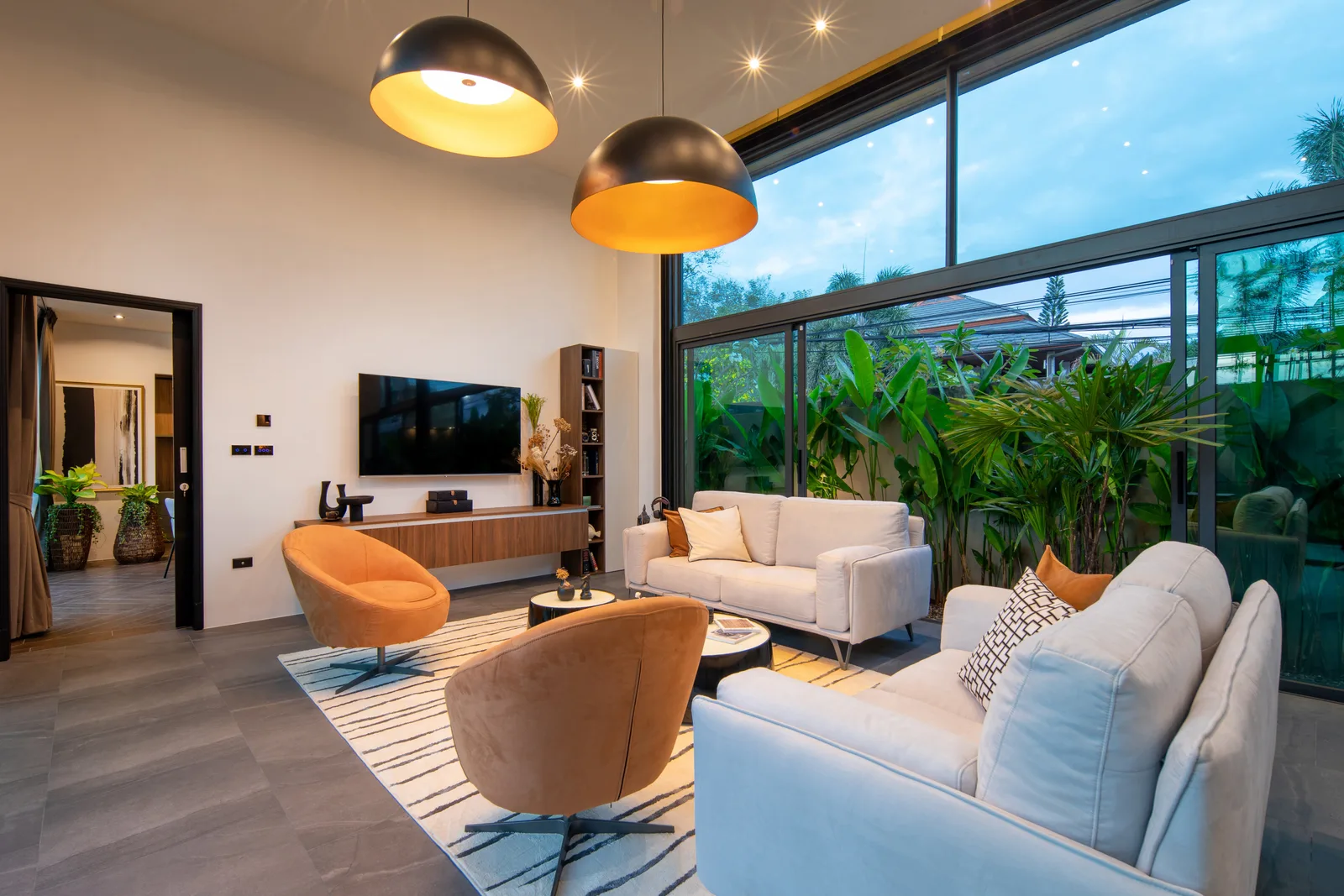 4-bedroom condo, 376 sqm