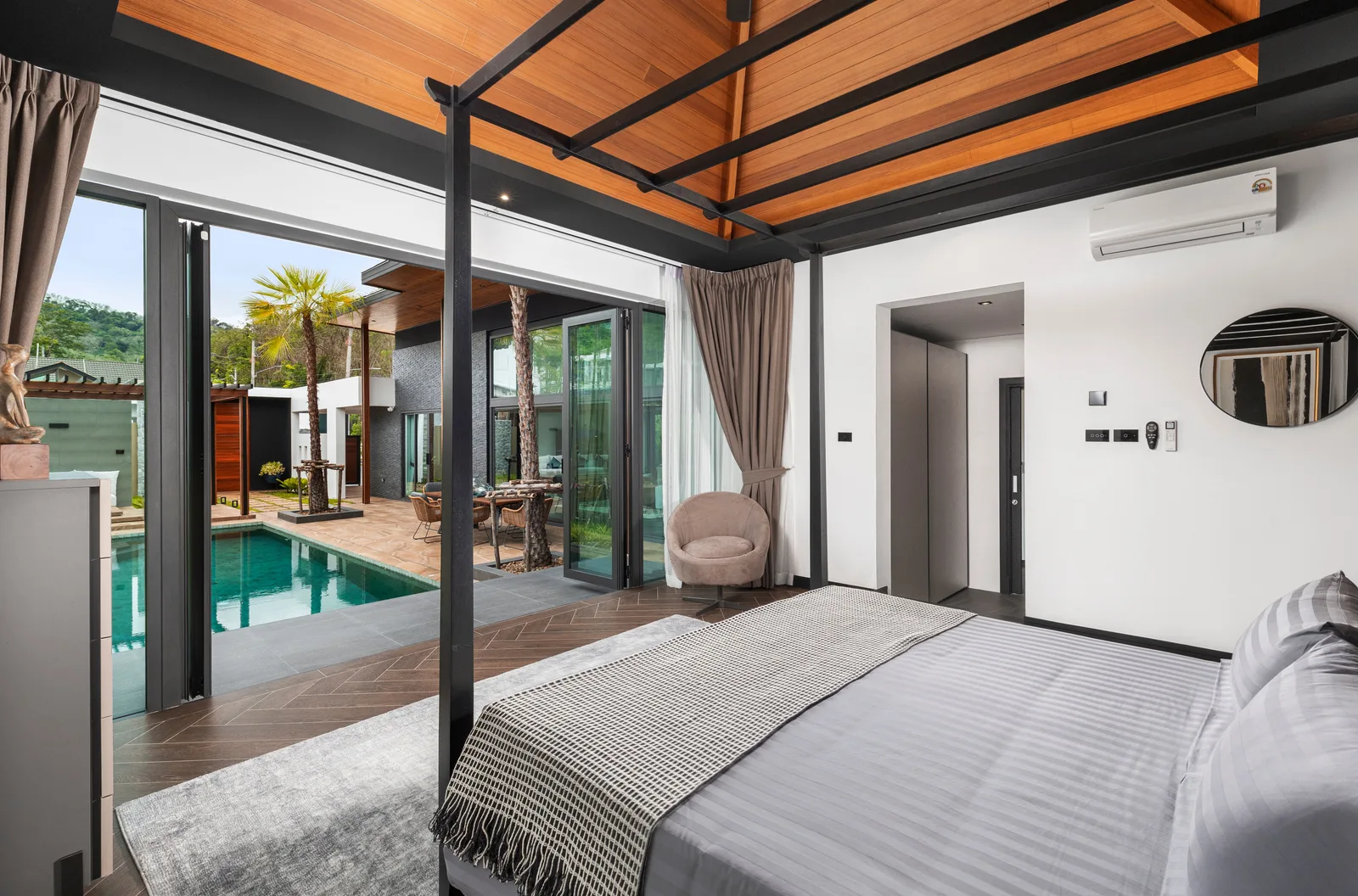 4-bedroom condo, 376 sqm