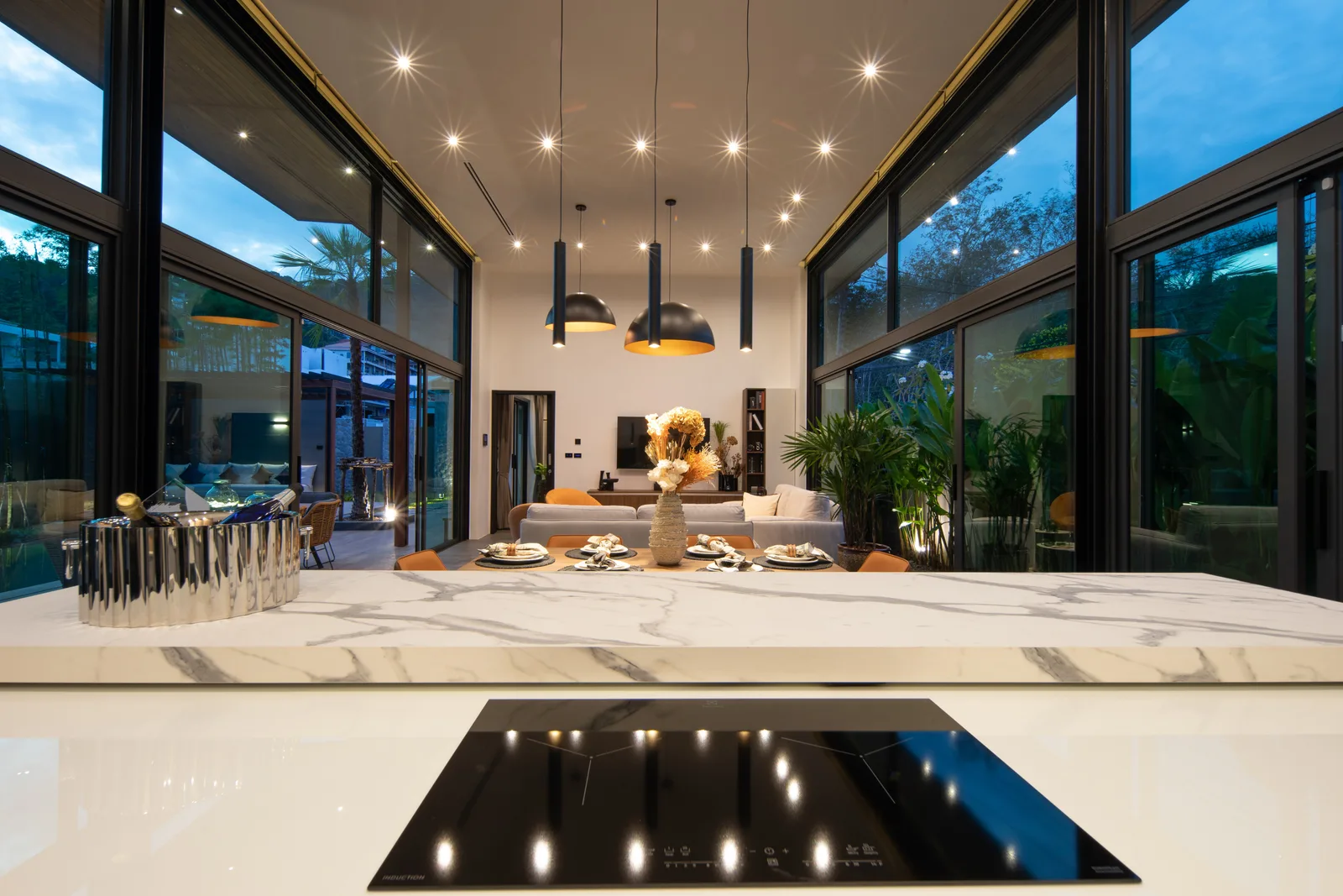 4-bedroom condo, 376 sqm