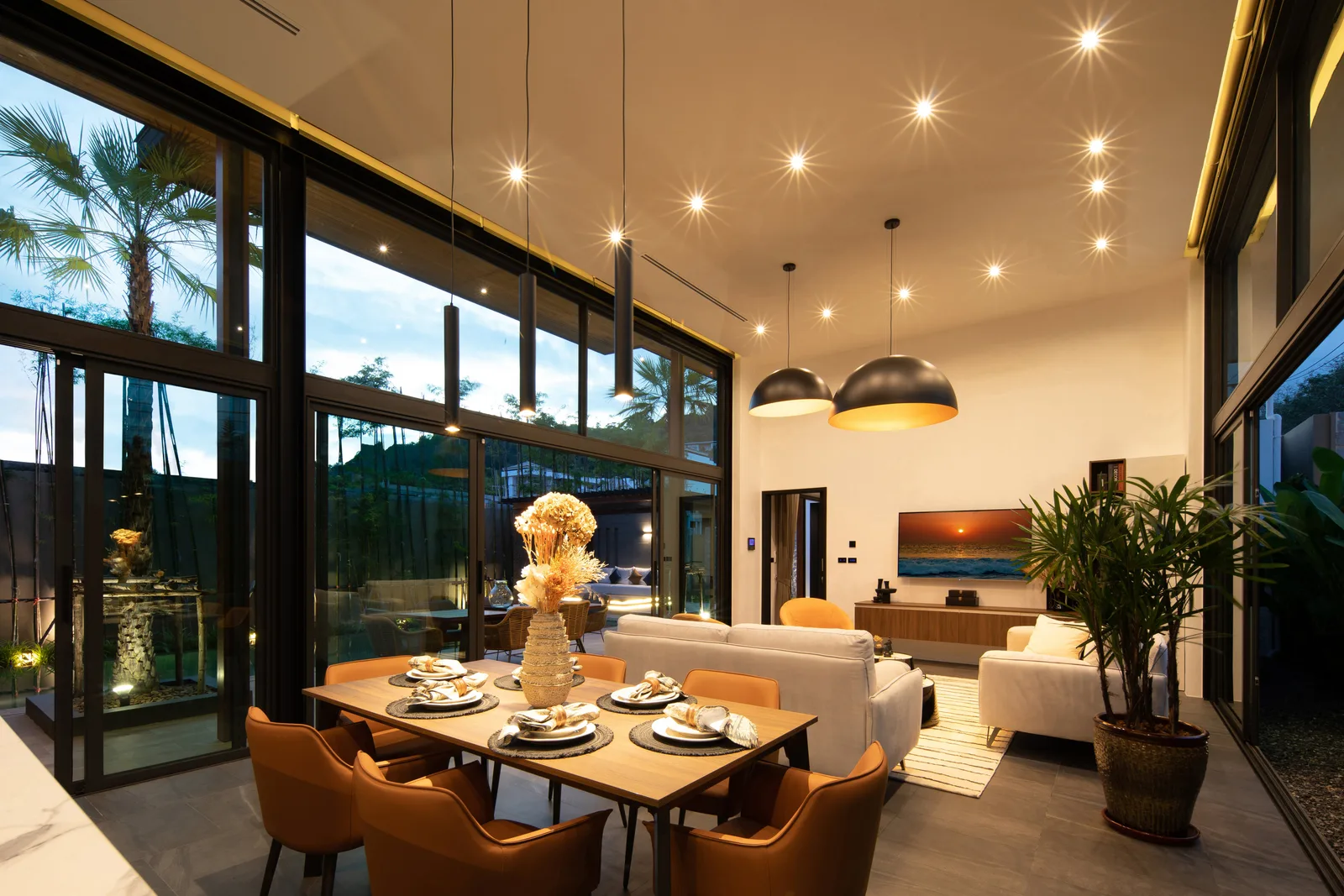 4-bedroom condo, 376 sqm