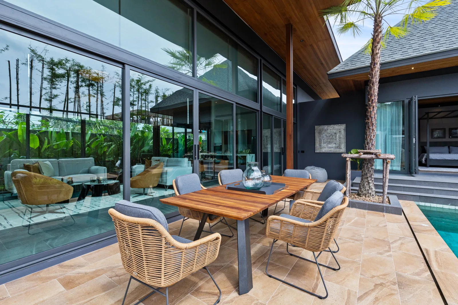 4-bedroom condo, 376 sqm