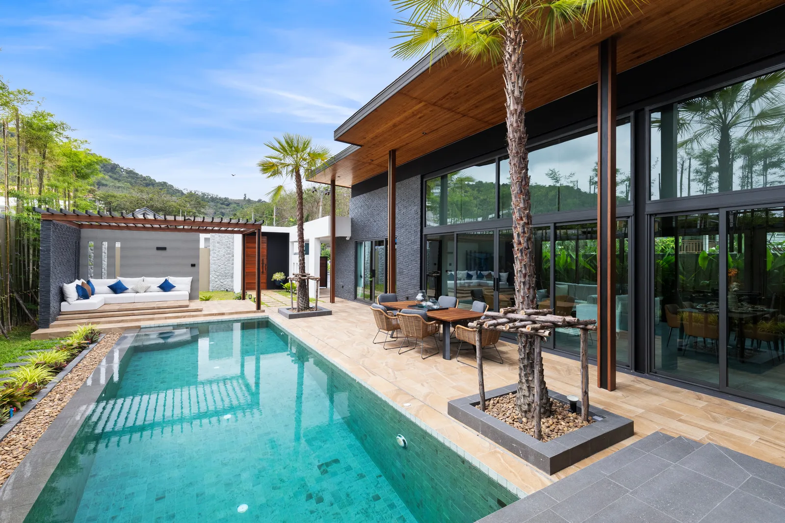 4-bedroom condo, 376 sqm